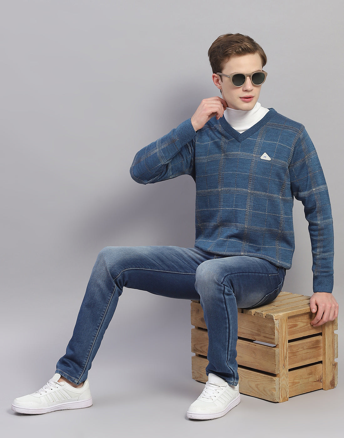 Men Blue Check V Neck Full Sleeve Pullover