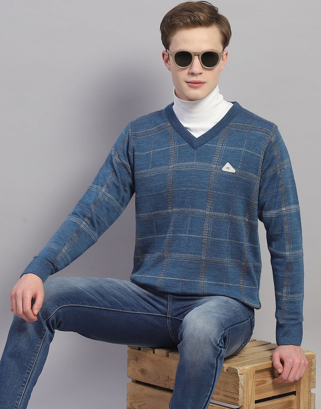 Men Blue Check V Neck Full Sleeve Pullover