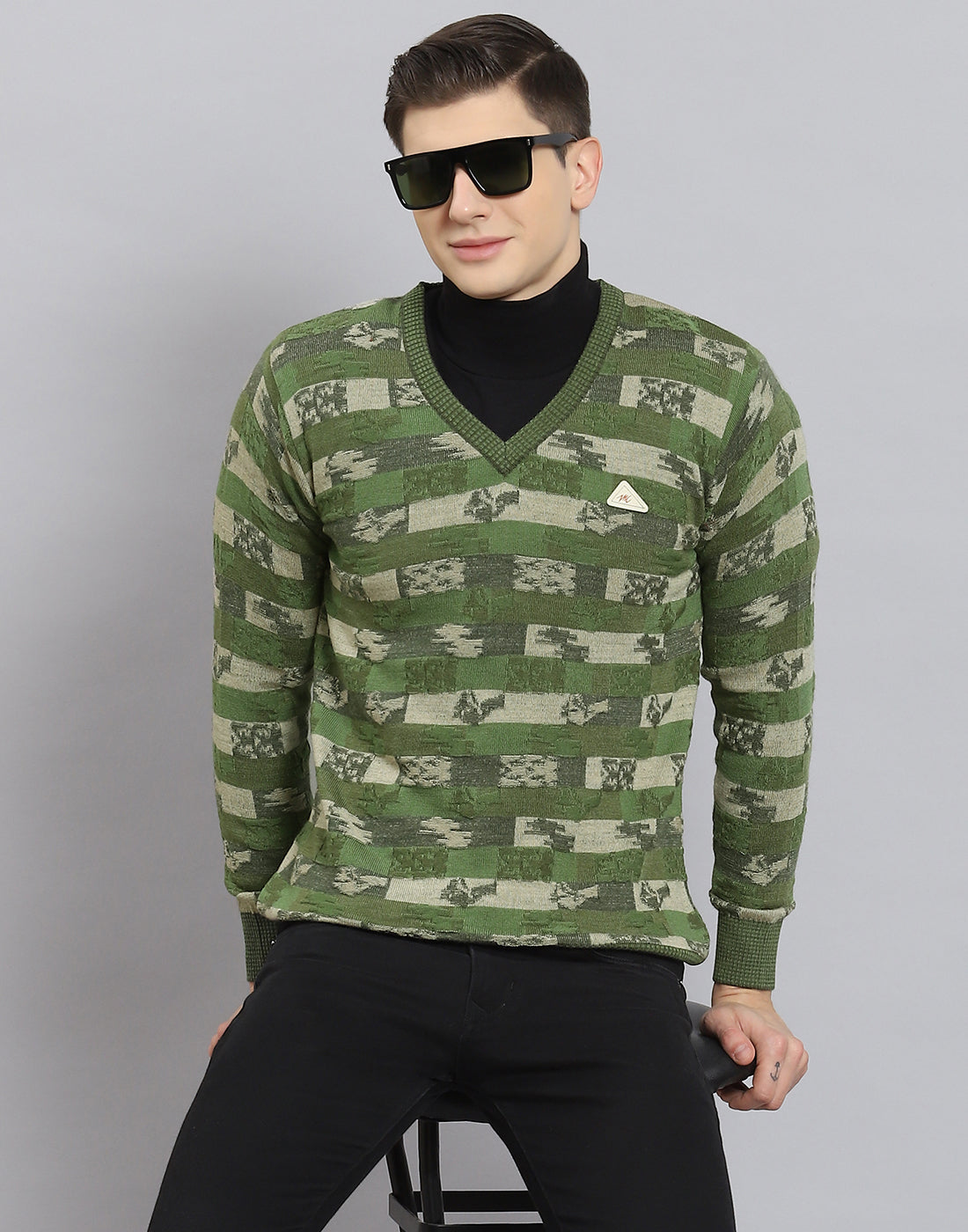 Men Green Self Design V Neck Full Sleeve Sweater