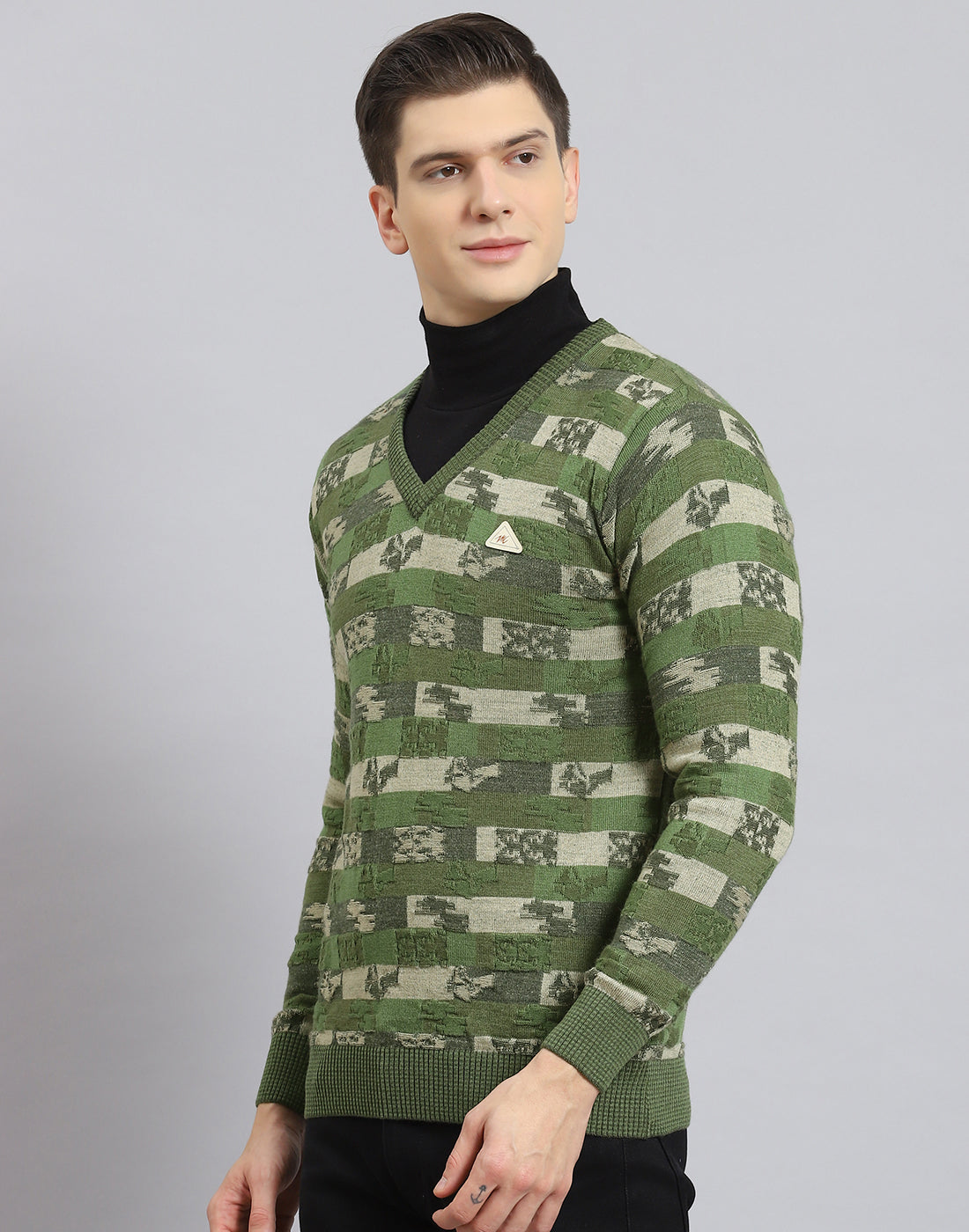 Men Green Self Design V Neck Full Sleeve Sweater