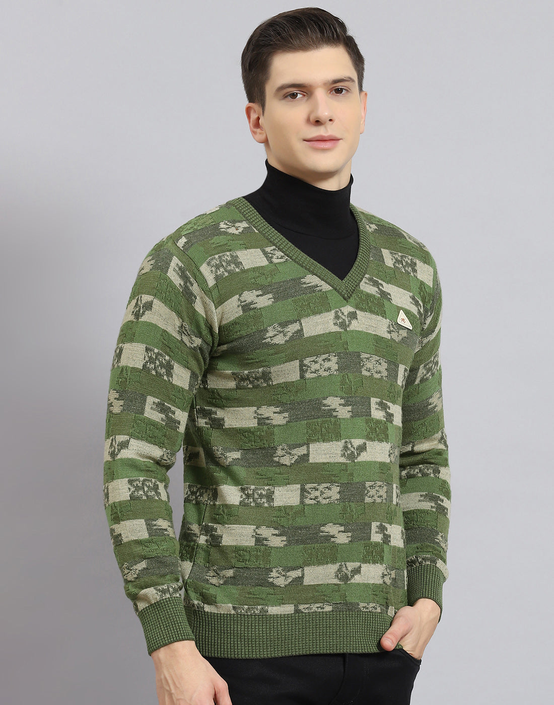 Men Green Self Design V Neck Full Sleeve Sweater