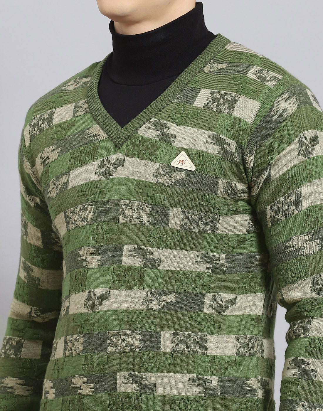 Men Green Self Design V Neck Full Sleeve Sweater