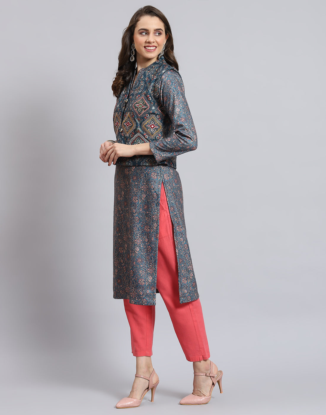 Women Teal Blue Printed Mandarin Collar Full Sleeve Kurtis Set