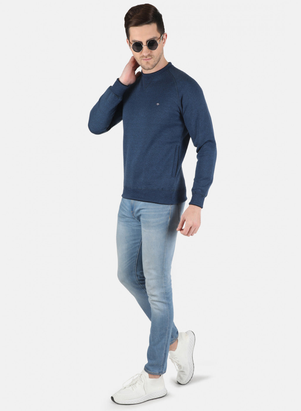 Men Blue Solid Sweatshirt