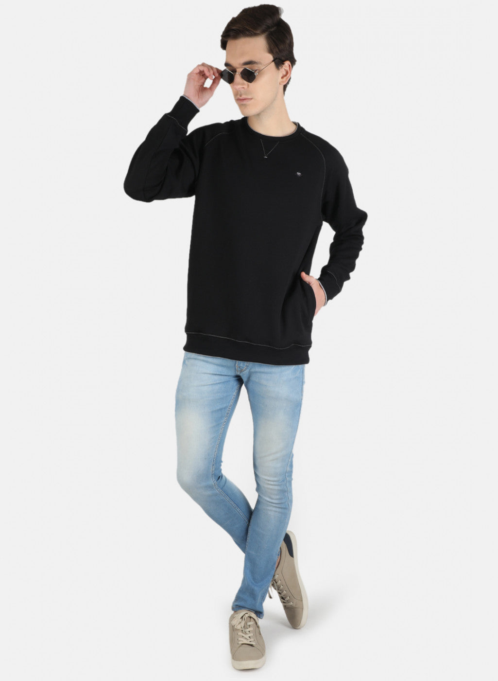 Men Black Solid Sweatshirt