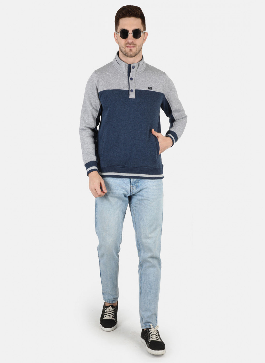 Men Blue Solid Sweatshirt