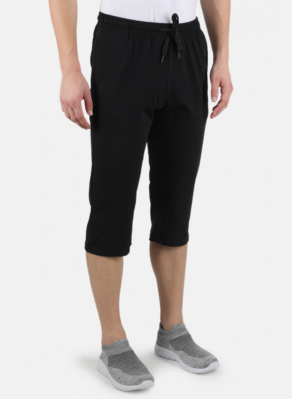 Men Black Plain Capri