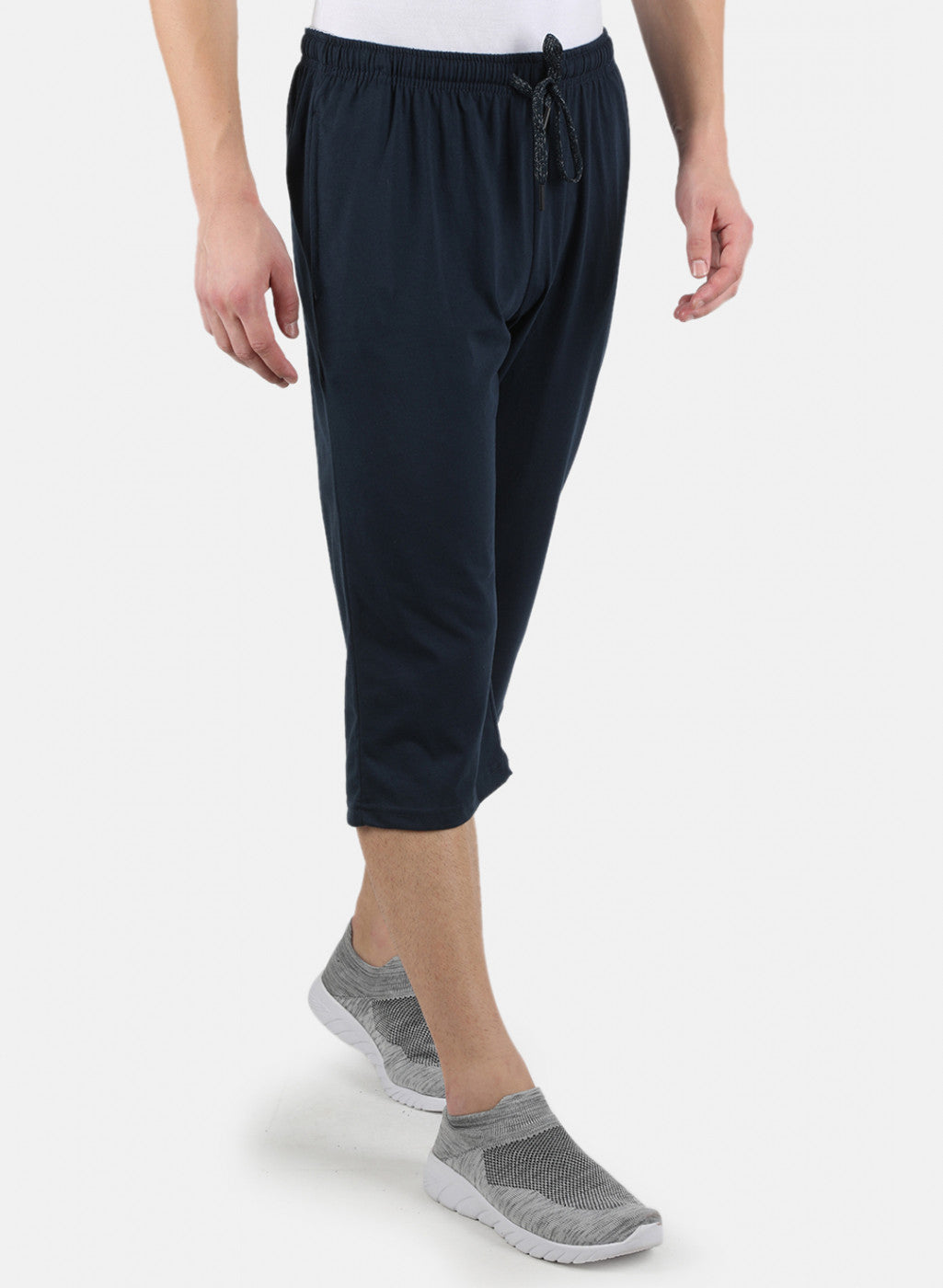 Men NAvy Blue Plain Capri