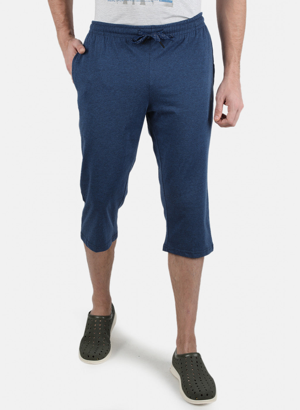 Men Blue Plain Capri