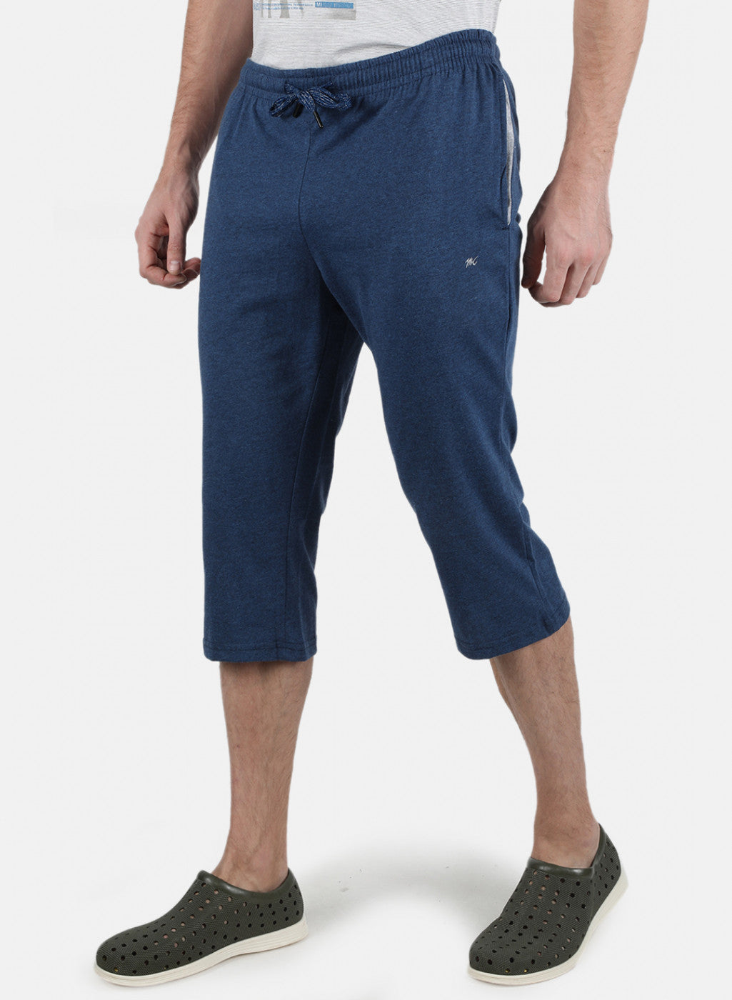 Men Blue Plain Capri