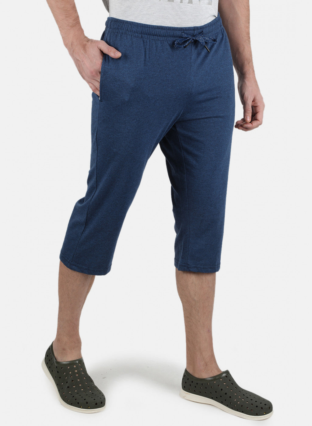 Men Blue Plain Capri