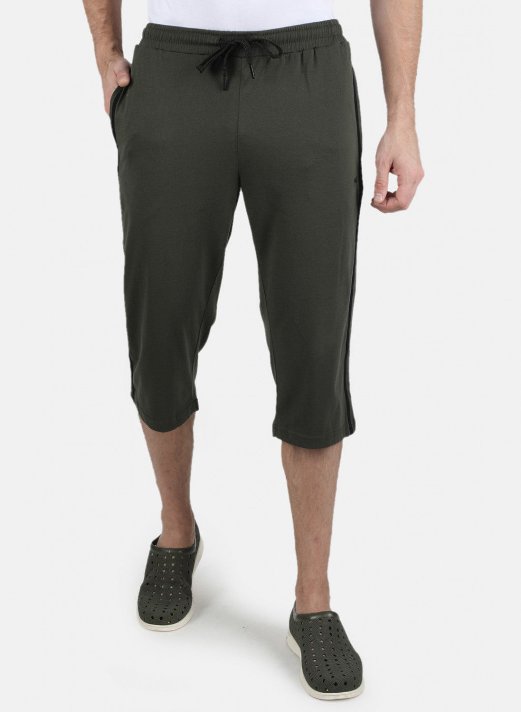 Men Olive Plain Capri