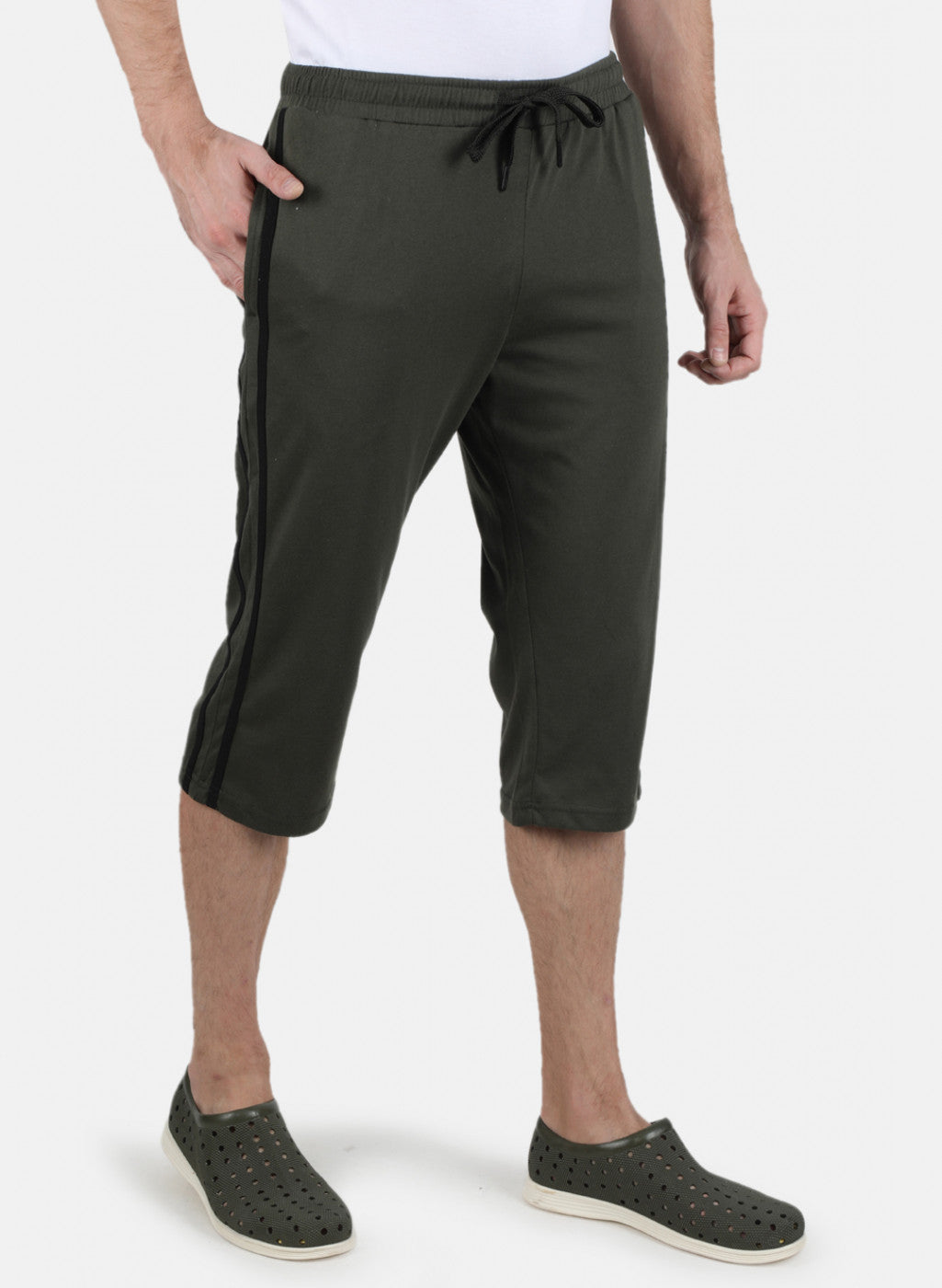 Men Olive Plain Capri