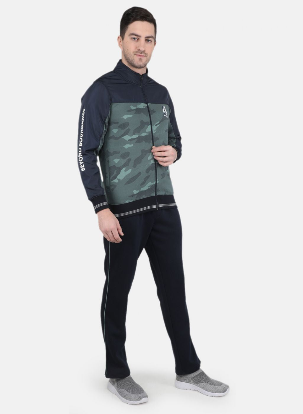 Men Green Solid Tracksuit