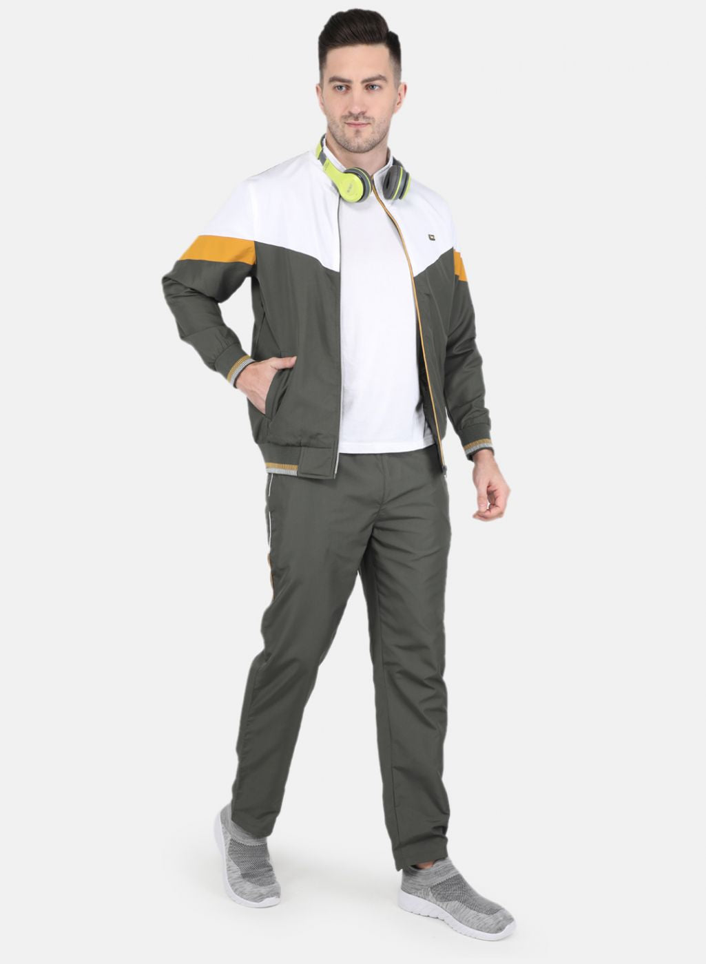 Men Olive Solid Tracksuit