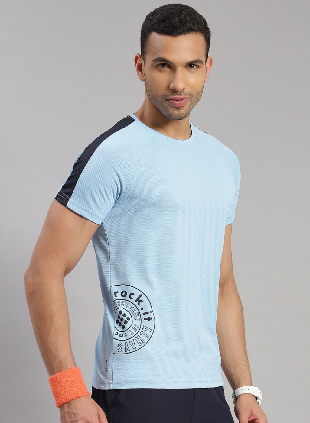 Men Blue Solid T-Shirt