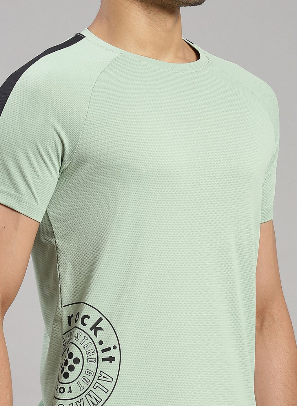 Men Green Solid T-Shirt