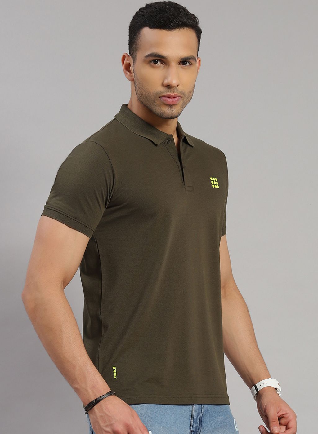 Men Olive Solid T-Shirt