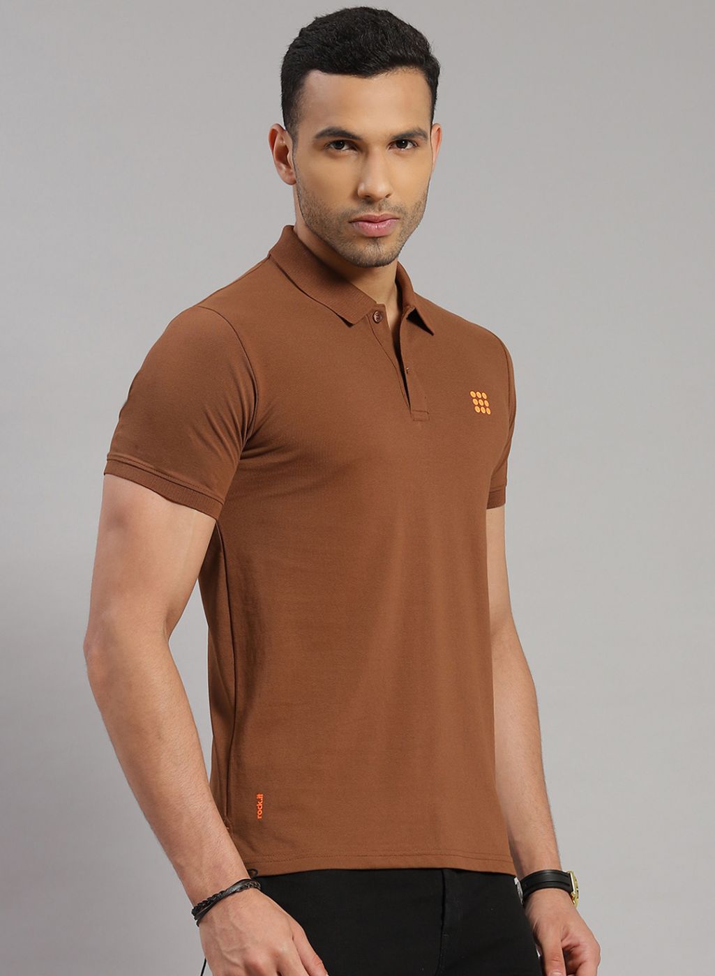 Men Brown Solid T-Shirt