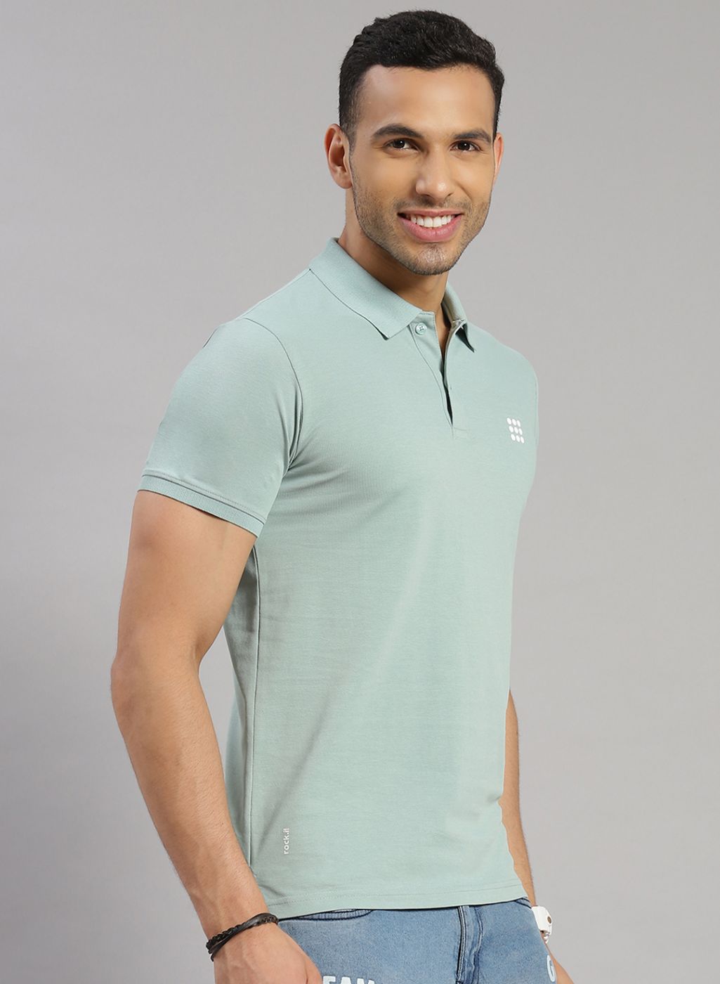 Men Green Solid T-Shirt