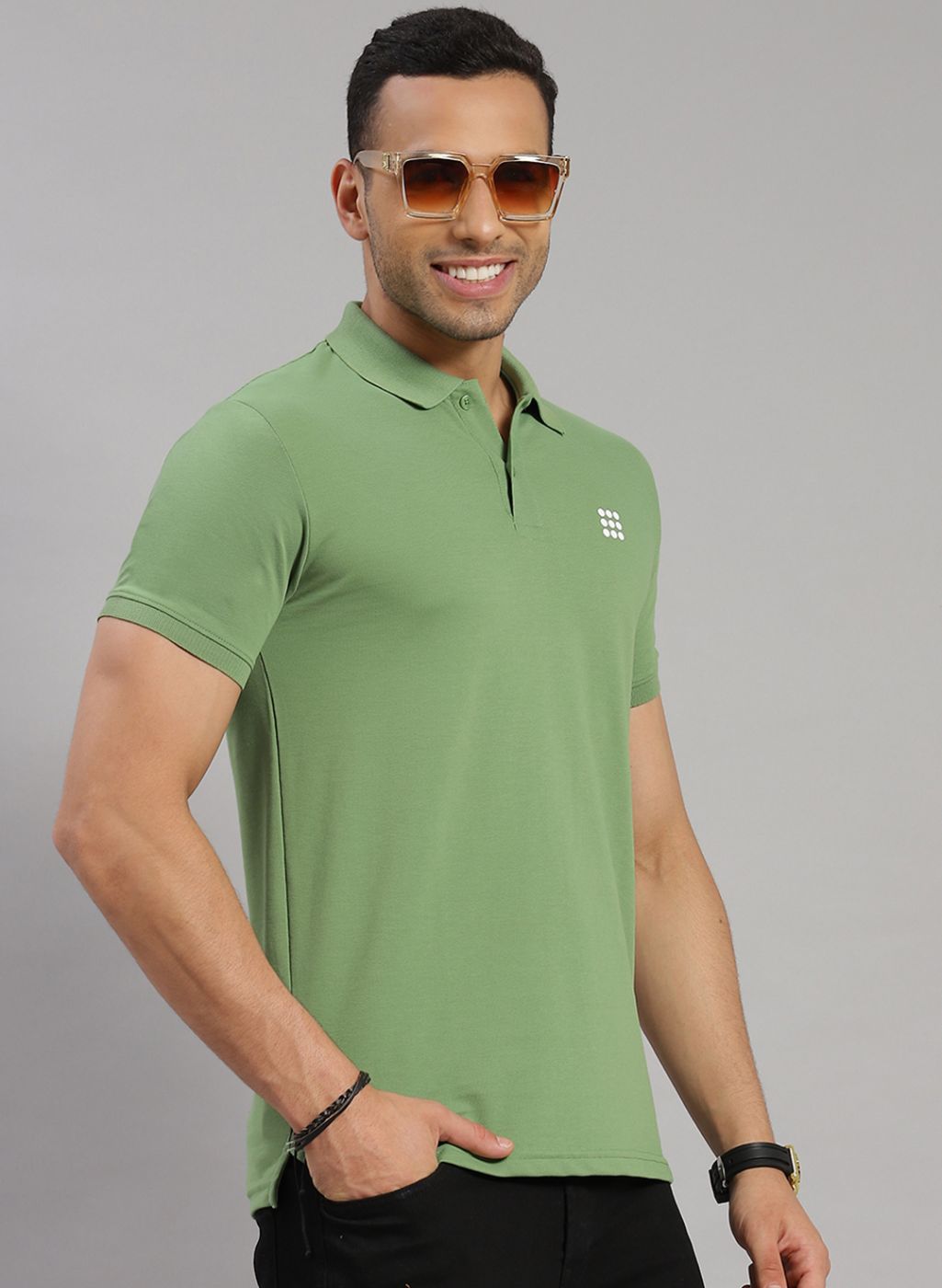 Men Green Solid T-Shirt