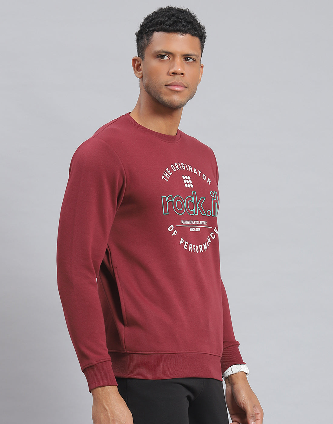 Men Maroon Solid Round Neck Full Sleeve Sweatshirt