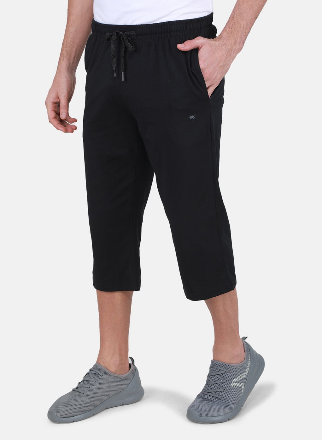 Men Black Solid Capri