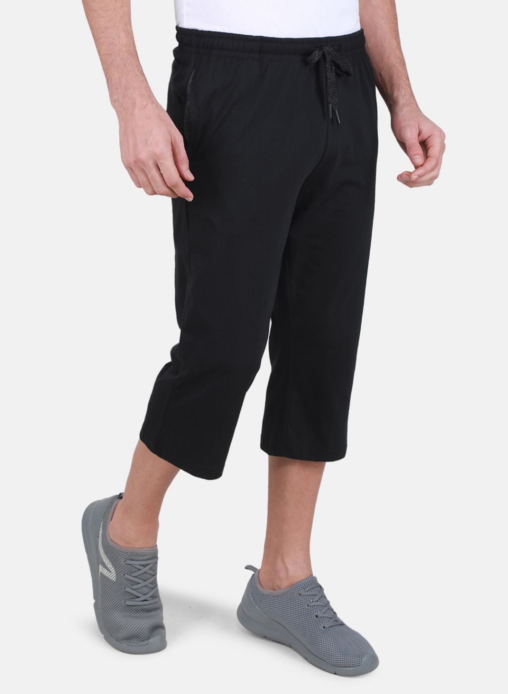 Men Black Solid Capri