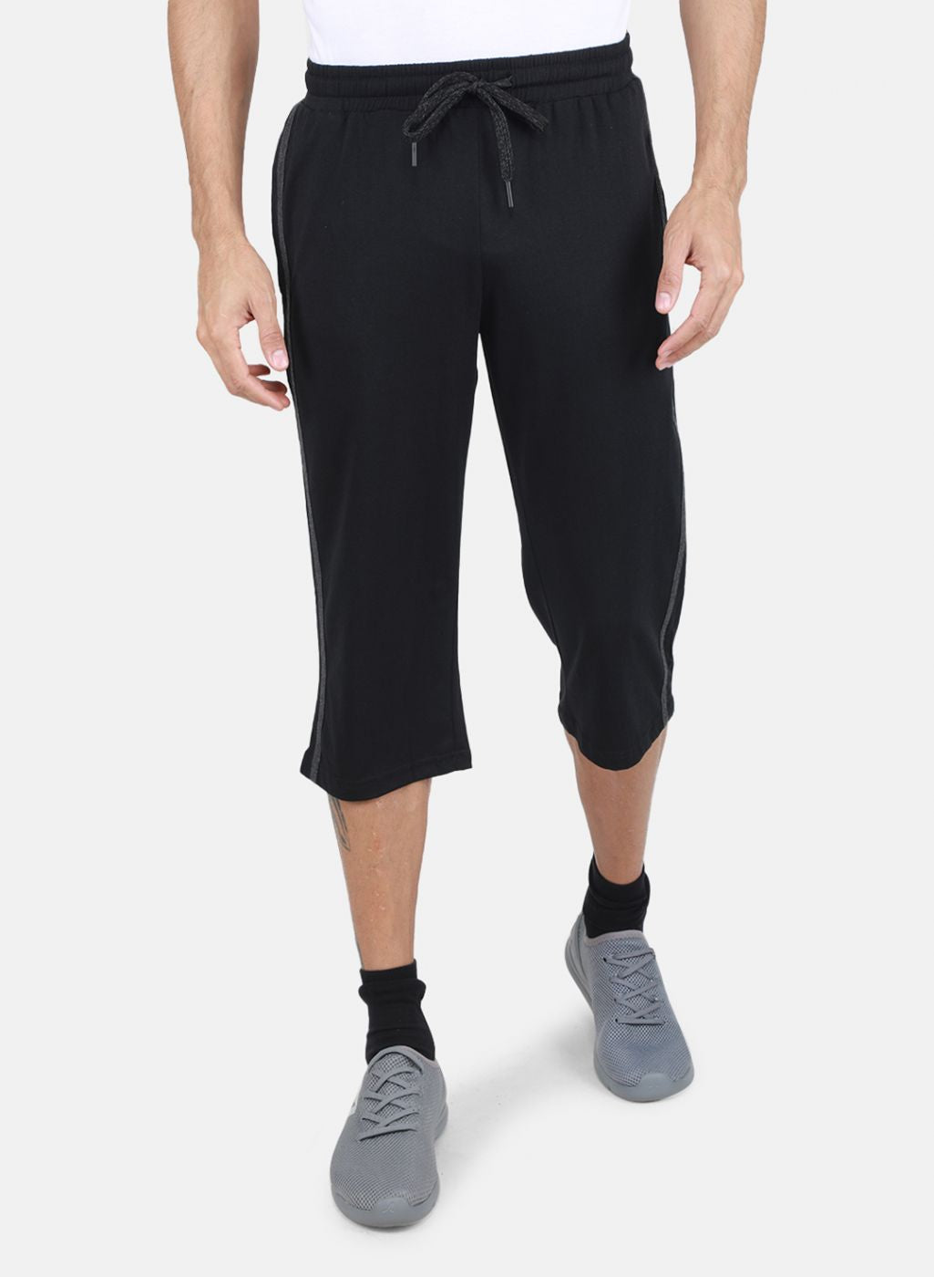 Men Black Solid Capri