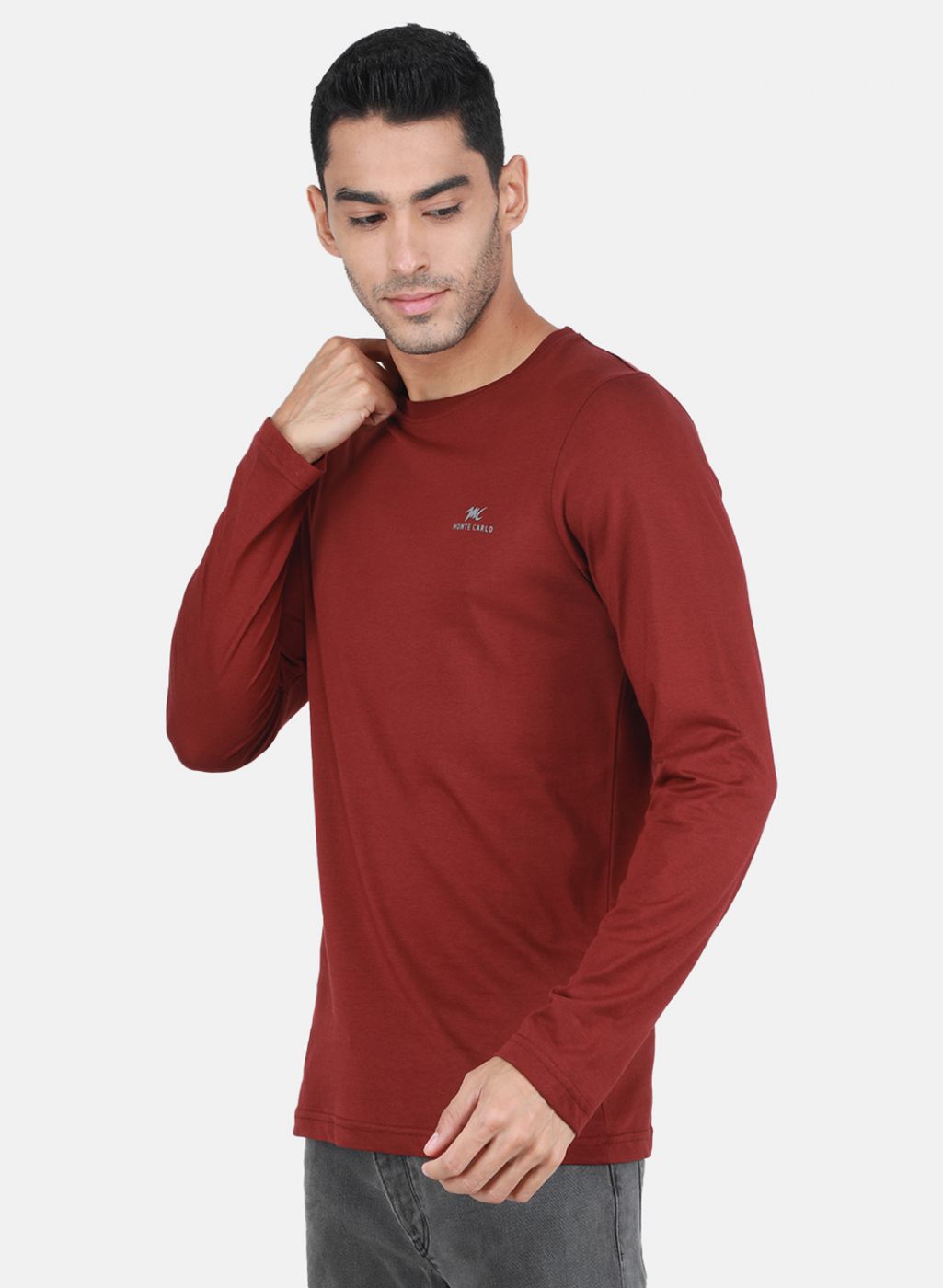 Men Maroon & Black Solid T-Shirt