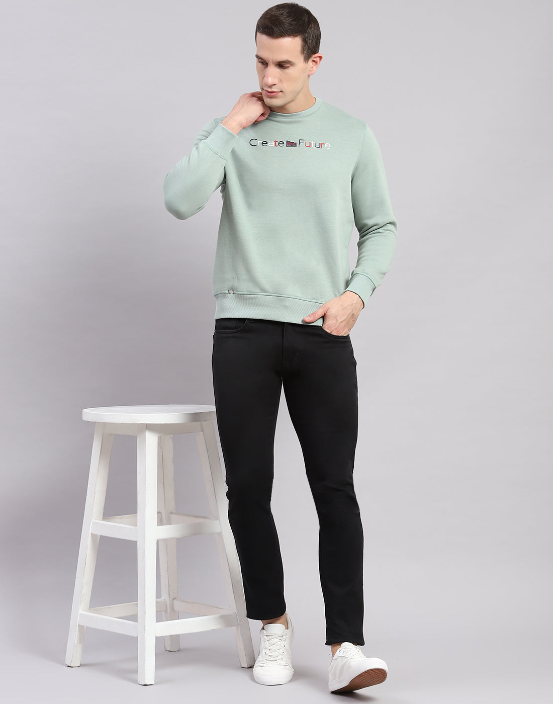 Men Green Solid Round Neck Full Sleeve Sweatshirts