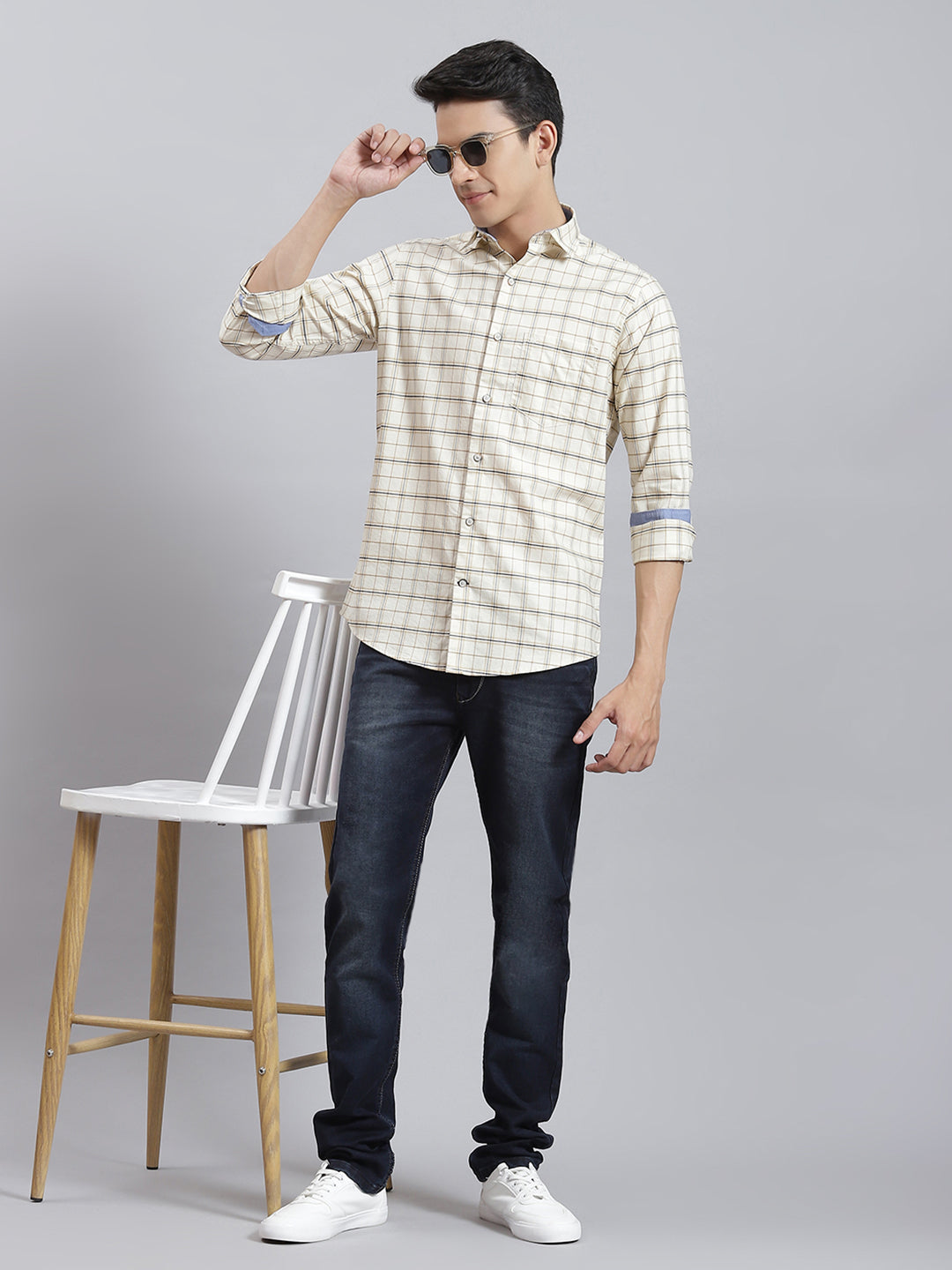 Men Off White Check Collar Full Sleeve Shirts