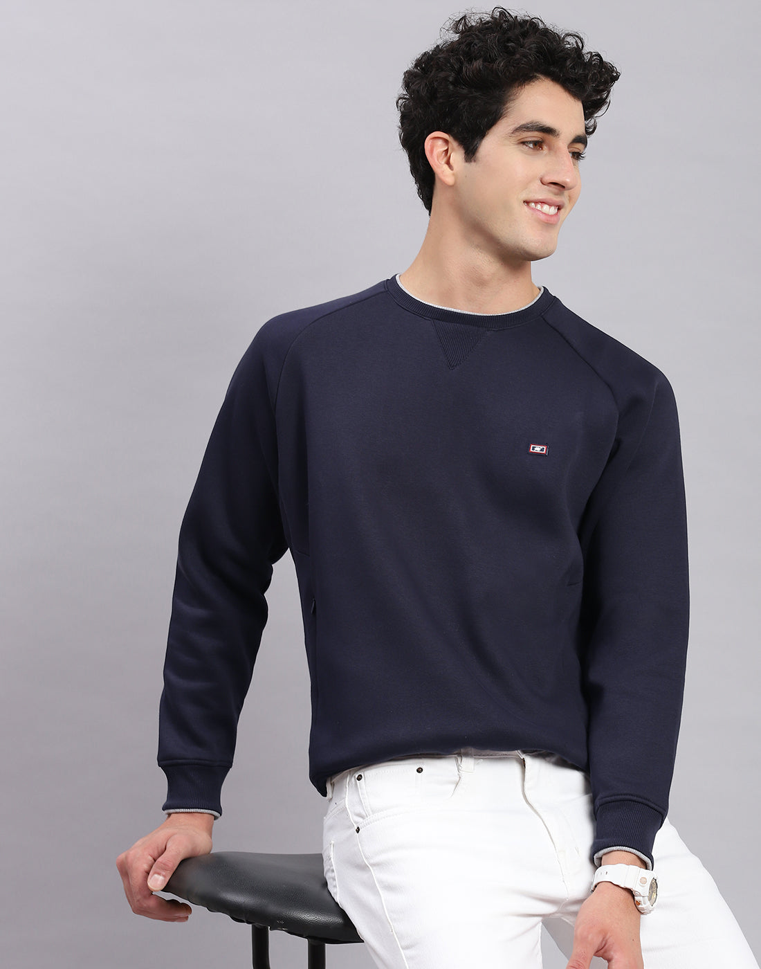 Men Navy Blue Solid Round Neck Full Sleeve Sweatshirts