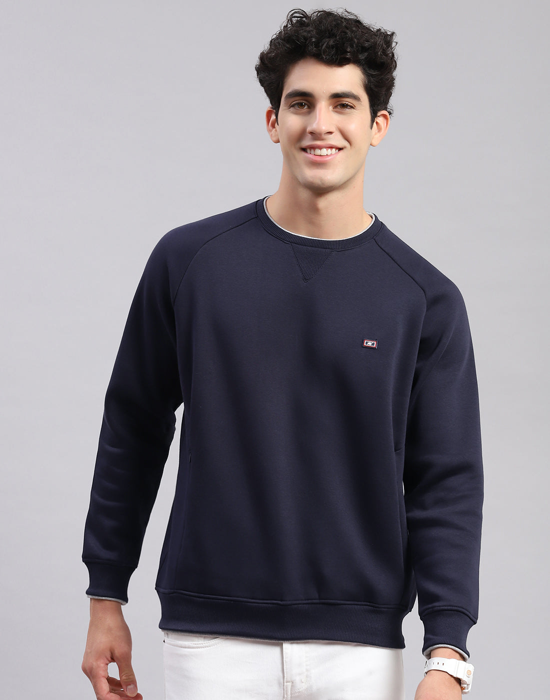 Men Navy Blue Solid Round Neck Full Sleeve Sweatshirts