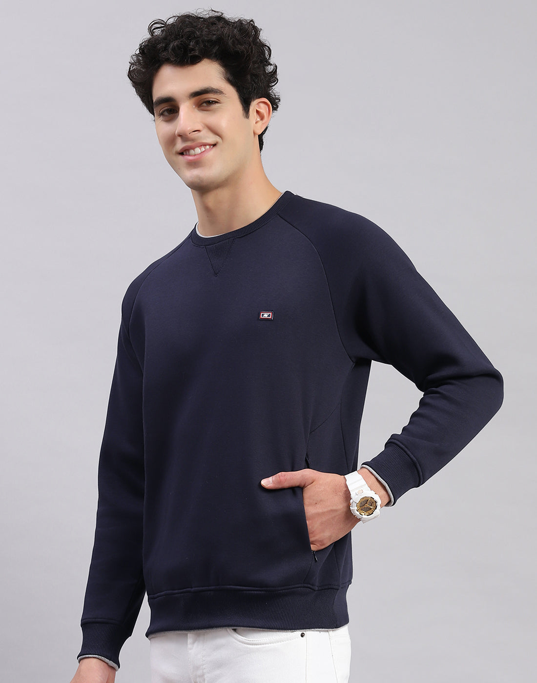 Men Navy Blue Solid Round Neck Full Sleeve Sweatshirts