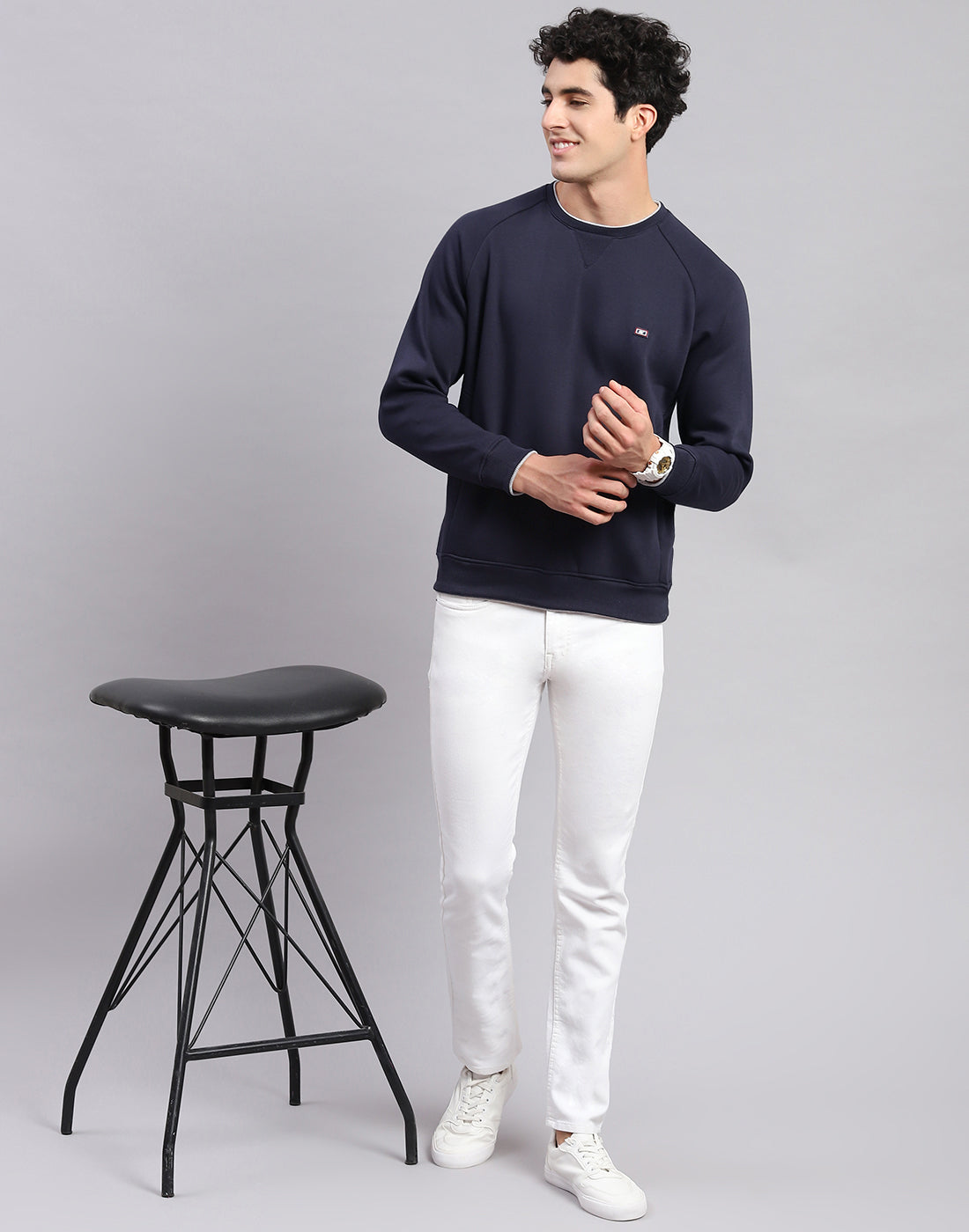 Men Navy Blue Solid Round Neck Full Sleeve Sweatshirts