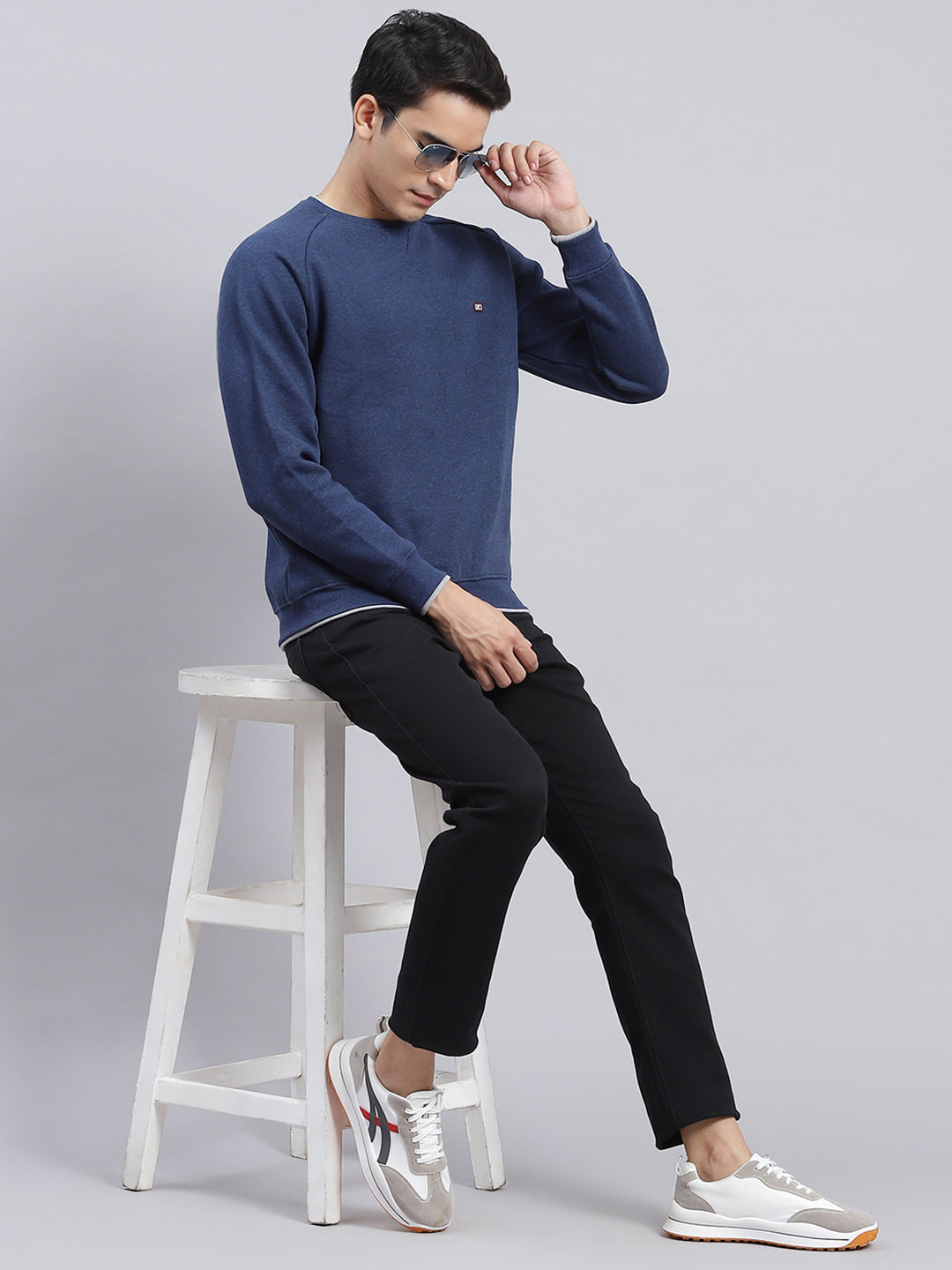 Men Navy Blue Solid Cotton Blend Sweatshirt