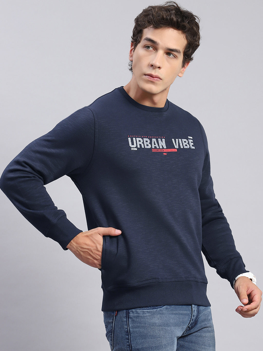 Men Navy Blue Solid Round Neck Full Sleeve Sweatshirts