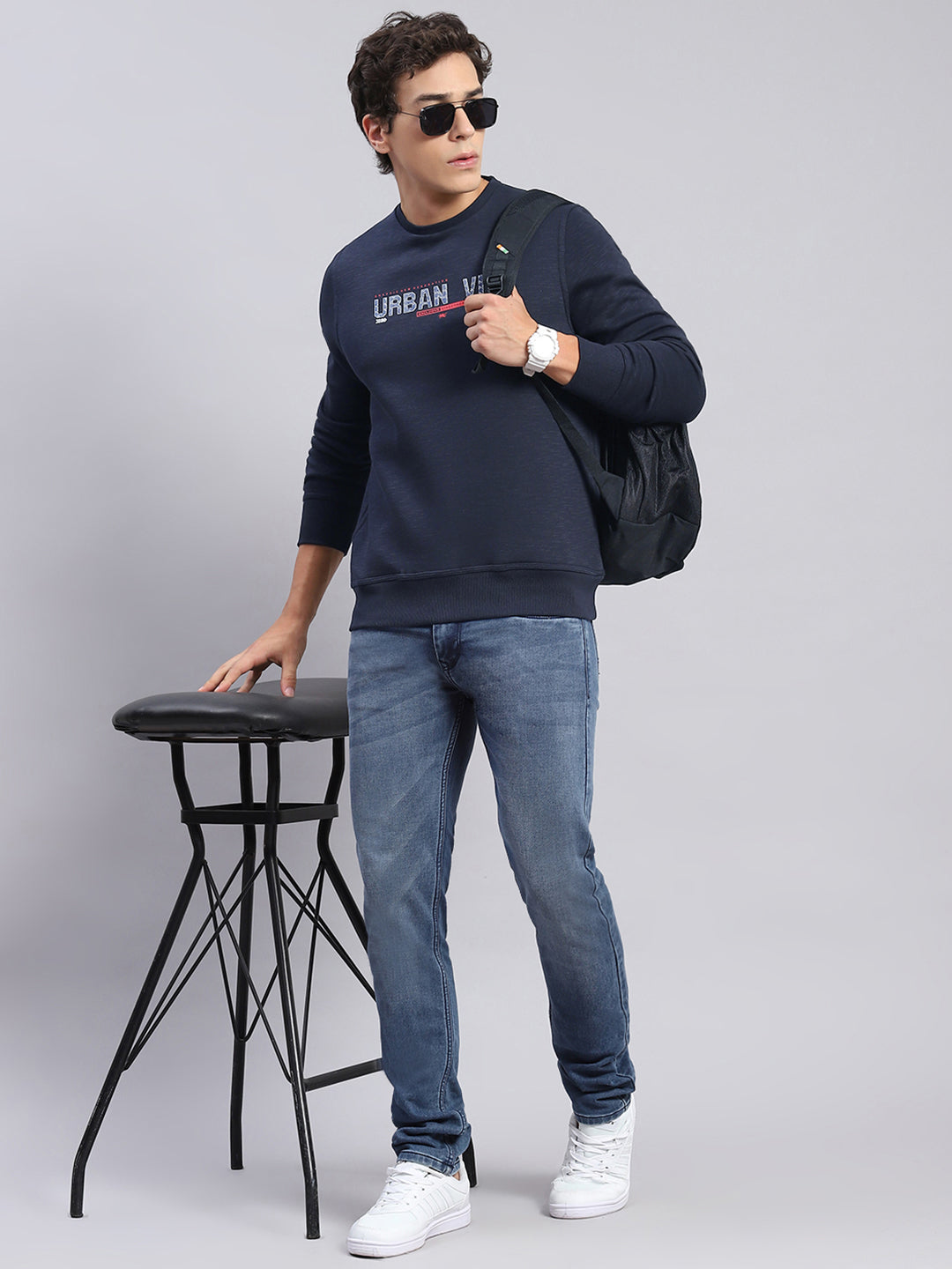 Men Navy Blue Solid Round Neck Full Sleeve Sweatshirts