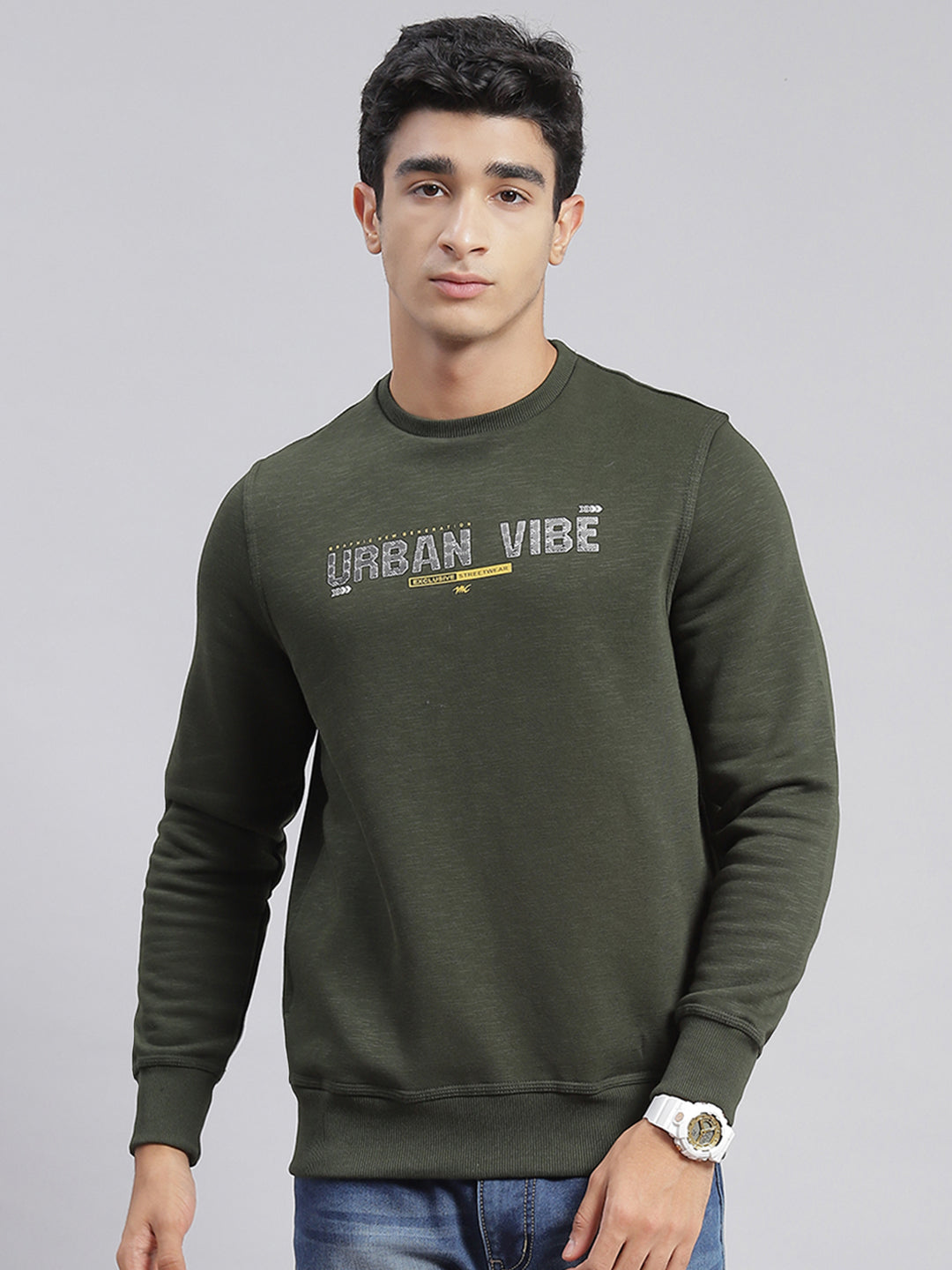 Men Olive Solid Round Neck Full Sleeve Sweatshirts