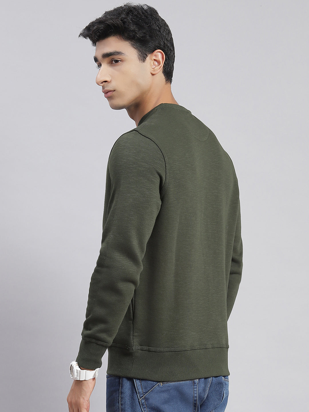 Men Olive Solid Round Neck Full Sleeve Sweatshirts