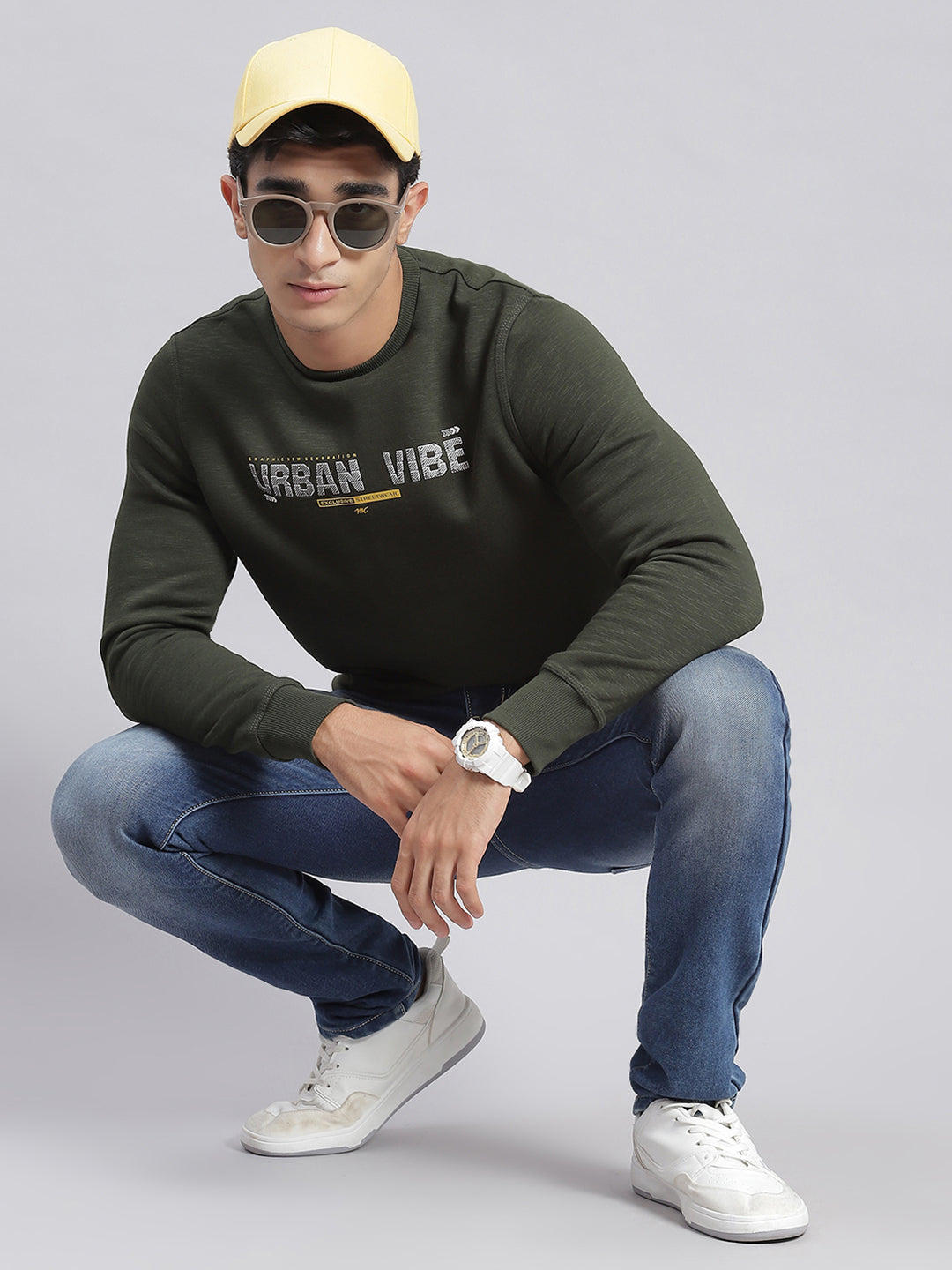 Men Olive Solid Round Neck Full Sleeve Sweatshirts