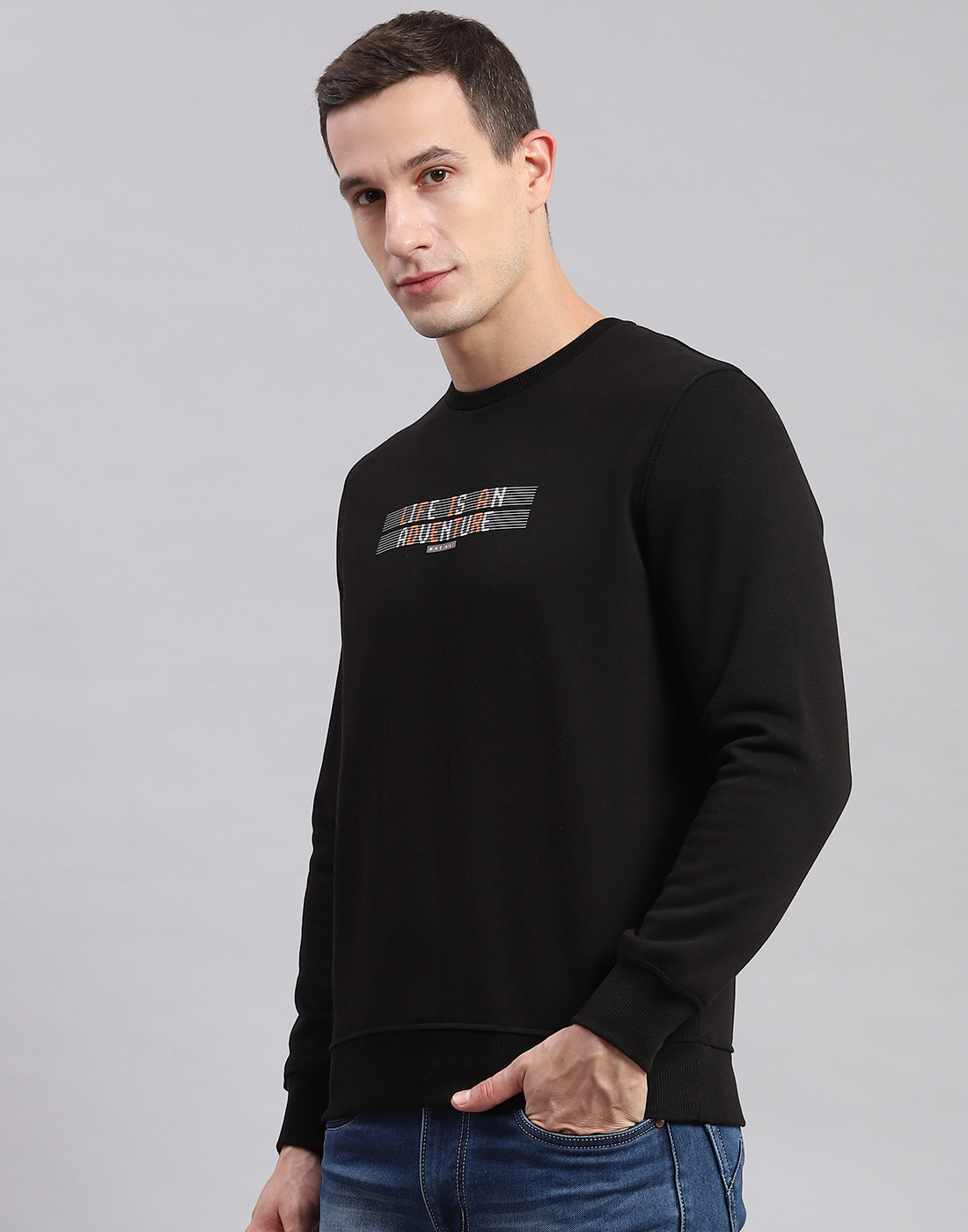 Men Black Solid Round Neck Full Sleeve Sweatshirts