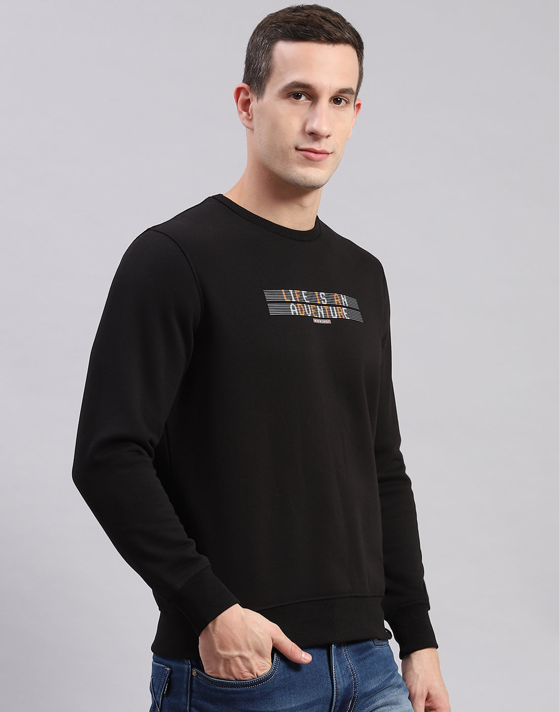 Men Black Solid Round Neck Full Sleeve Sweatshirts