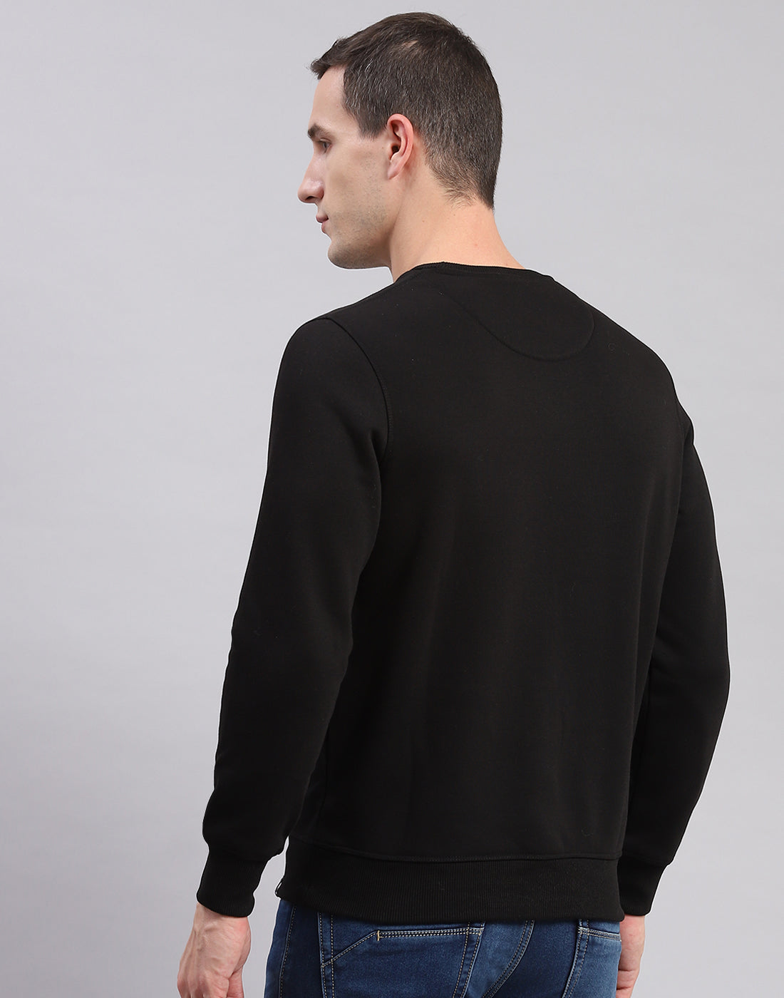 Men Black Solid Round Neck Full Sleeve Sweatshirts