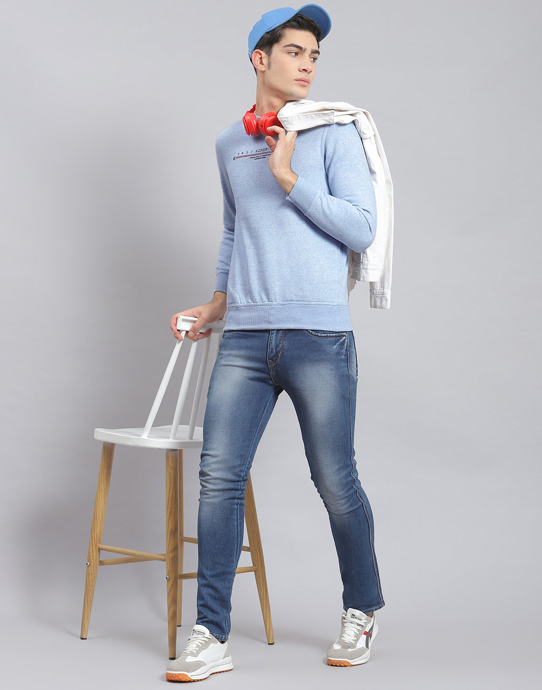 Men Blue Solid Round Neck Full Sleeve Sweatshirt