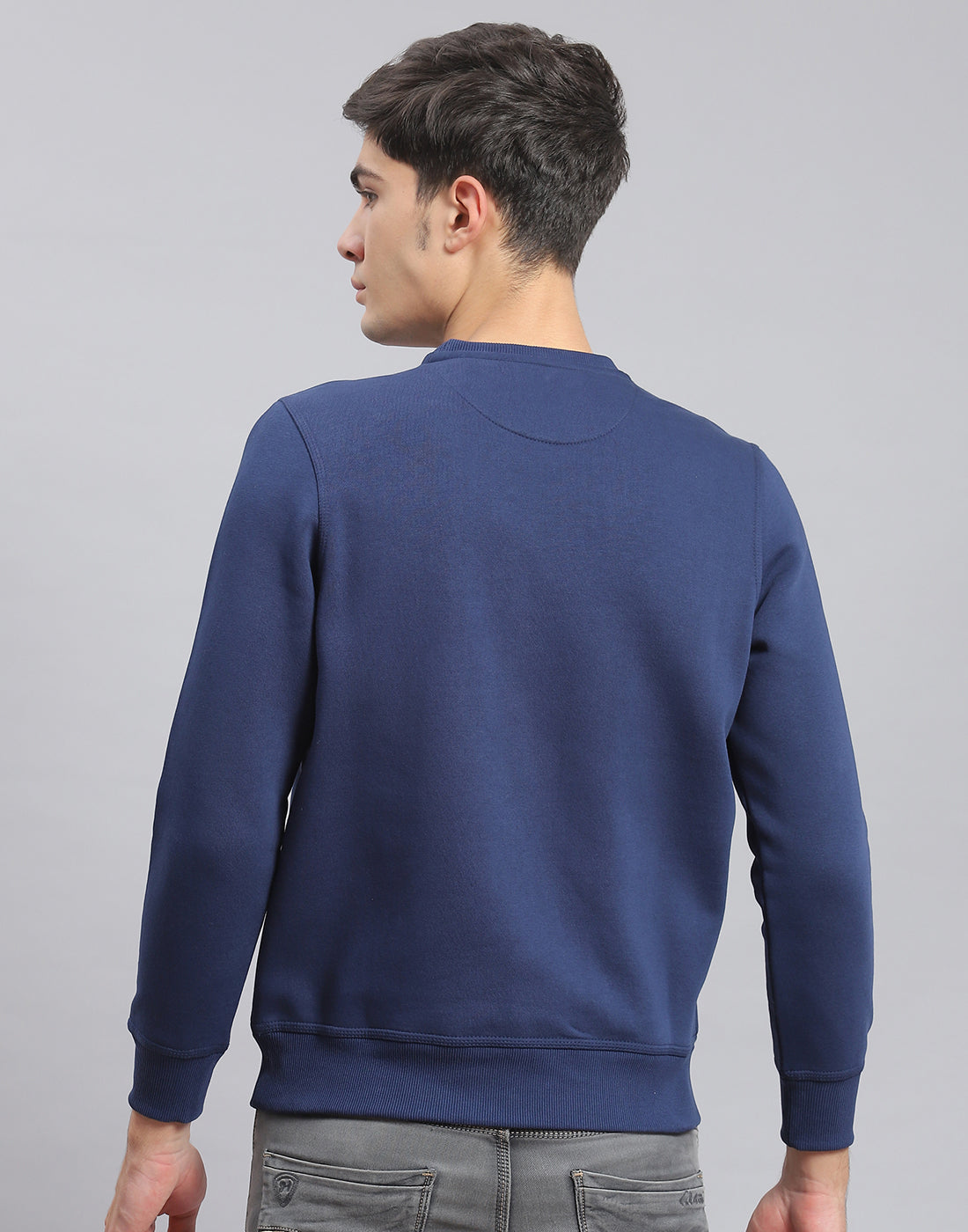 Men Navy Blue Solid Round Neck Full Sleeve Sweatshirt