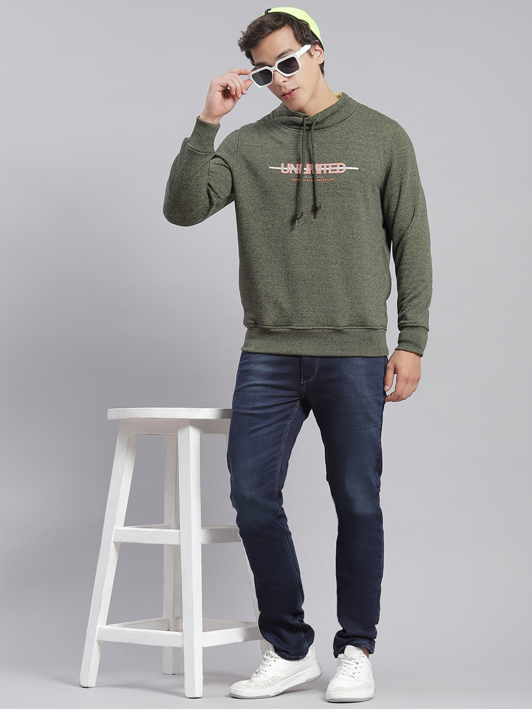 Men Green Solid F Neck Full Sleeve Sweatshirts