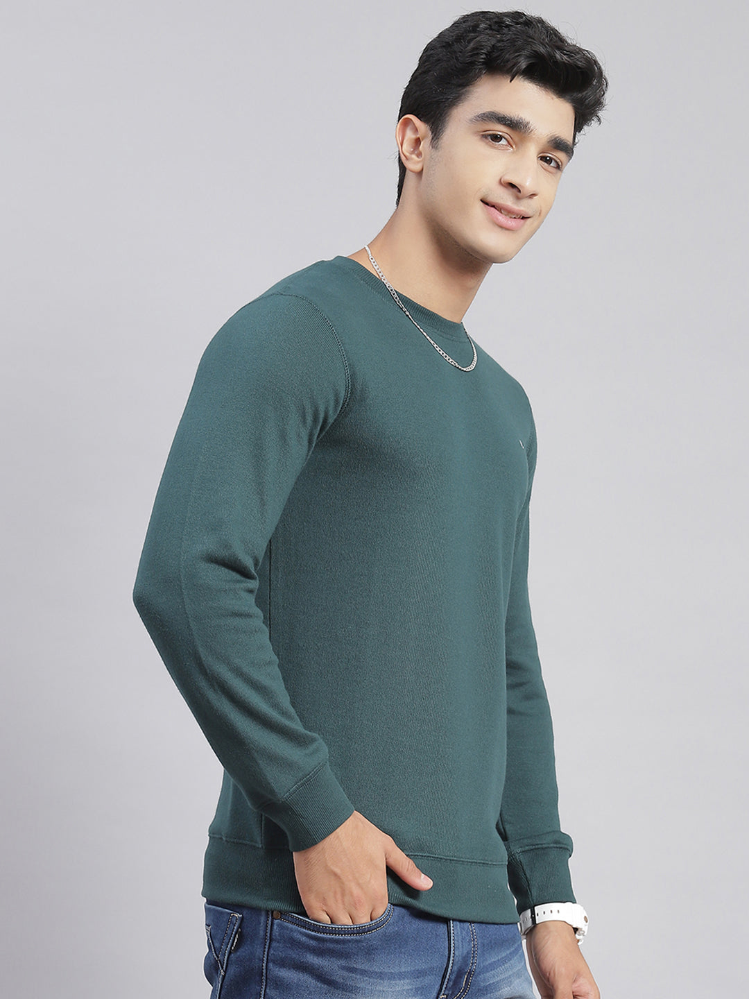 Men Green Solid Round Neck Full Sleeve T-Shirts