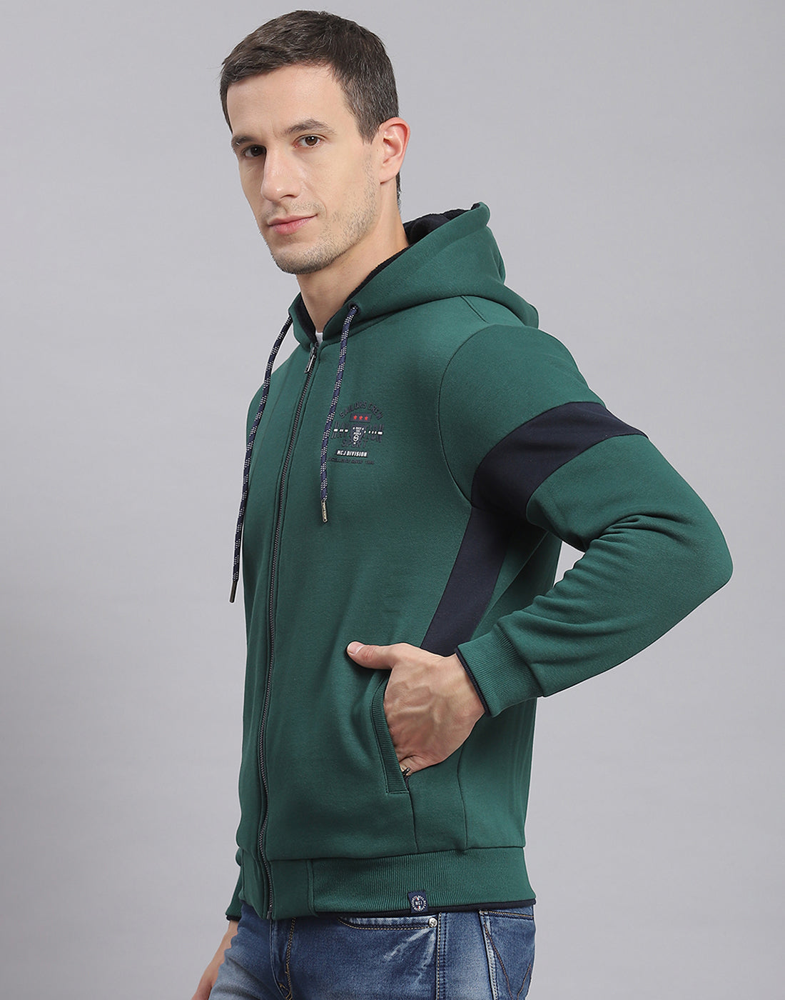 Men Green Solid Hooded Full Sleeve Sweatshirt